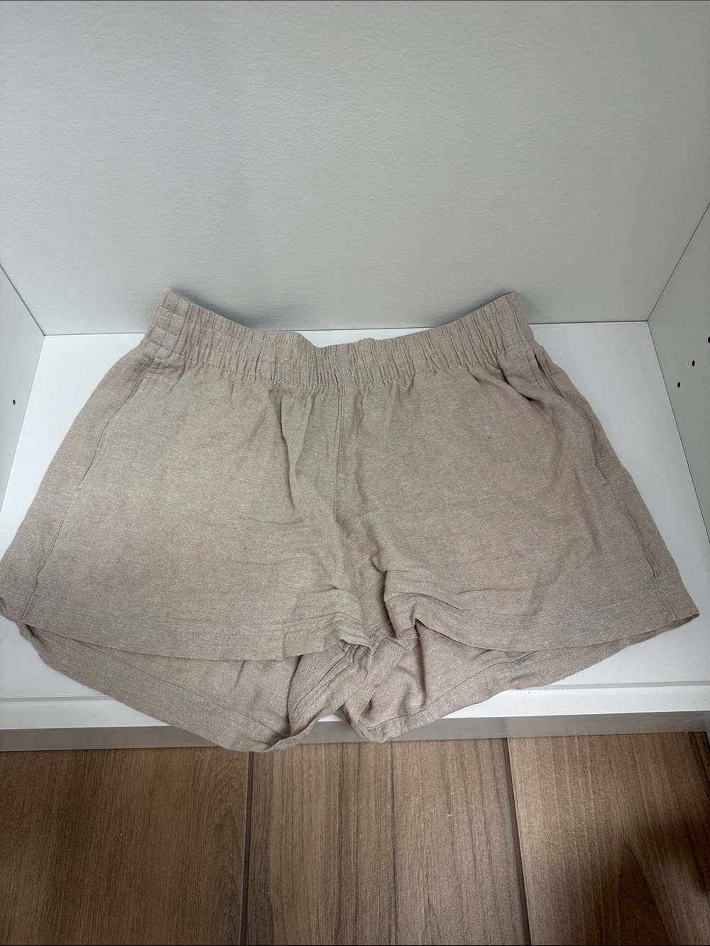 Old Navy Women's Lightweight Elastic-Waist Linen-Blend Shorts — Beige